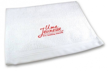 Ręcznik z haftowanym logo